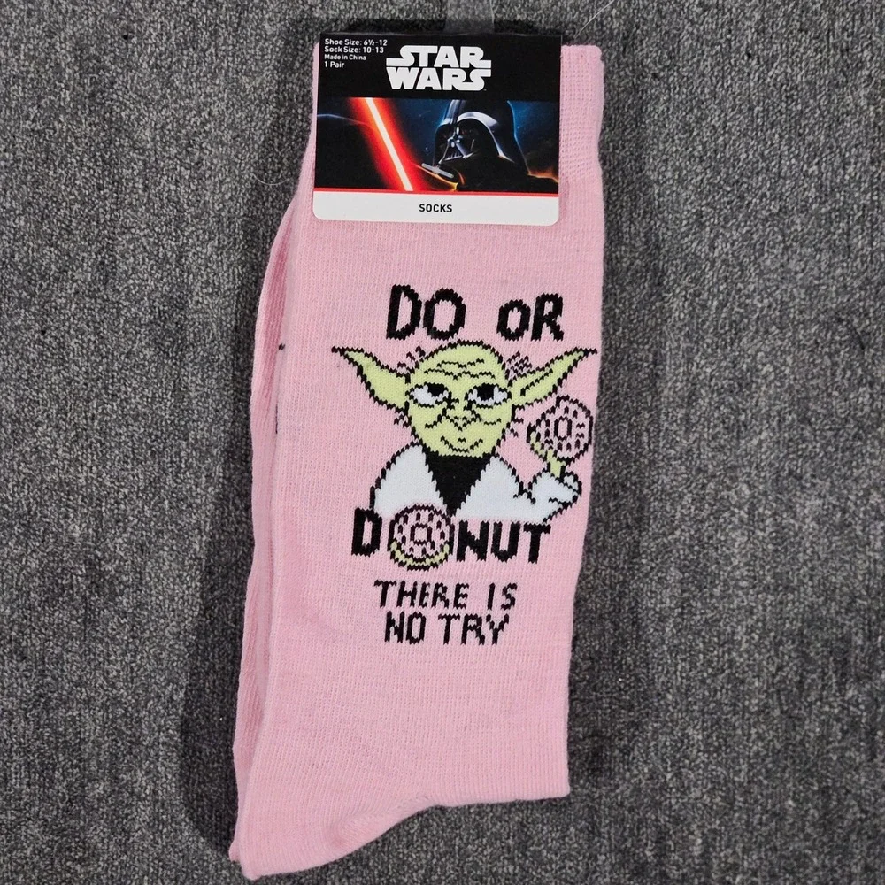 Star Wars‎ Yoda Do Or Donut Pink Crew Socks Shoe Size 6.5-12 New With Tags